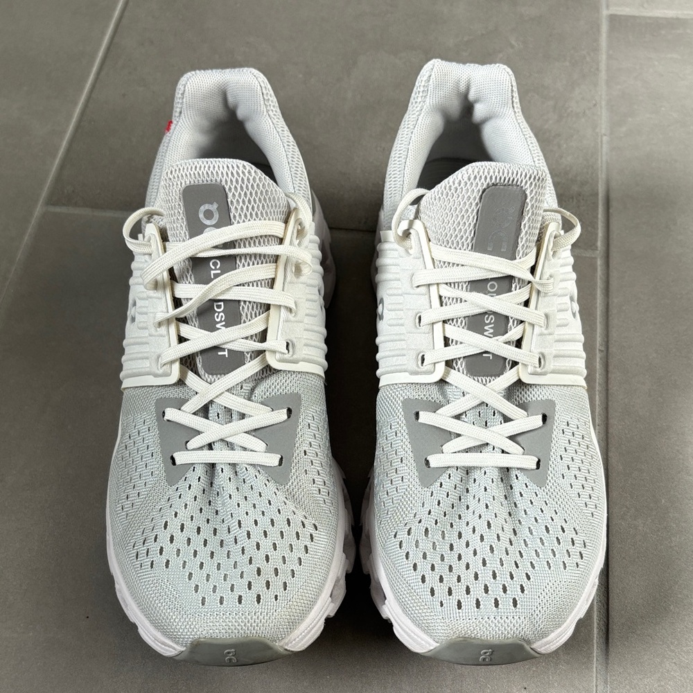 On Running cloudswift Light Gray and White Sneakers